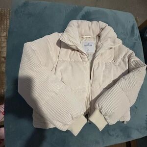 ❄️Hollister Crop Puffer Jacket❄️